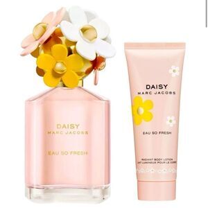 Marc Jacobs Daisy Eau So Fresh 4.2 oz Eau de Toilette & Body Lotion Set …